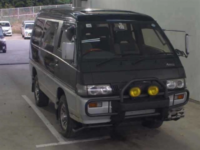 MITSUBISHI DELICA WAGON