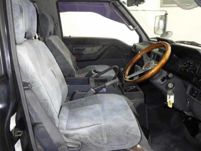 MITSUBISHI DELICA WAGON