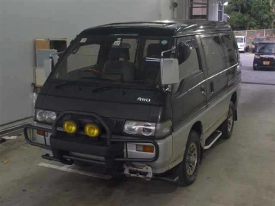 MITSUBISHI DELICA WAGON