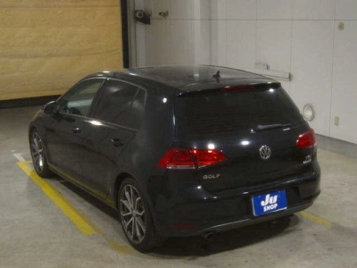 VOLKSWAGEN GOLF