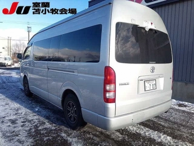 TOYOTA HIACE COMMUTER