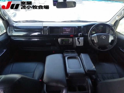 TOYOTA HIACE COMMUTER