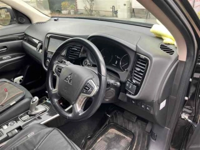 MITSUBISHI OUTLANDER PHEV