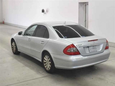 MERCEDES BENZ E CLASS