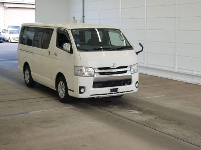 TOYOTA REGIUS ACE