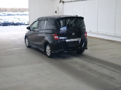 HONDA FREED SPIKE