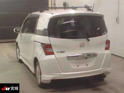 HONDA FREED SPIKE