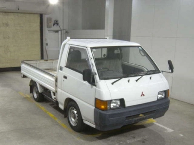 MITSUBISHI DELICA WAGON