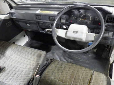 MITSUBISHI DELICA WAGON