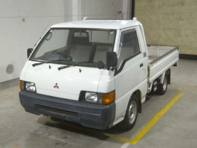 MITSUBISHI DELICA WAGON