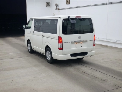TOYOTA REGIUS ACE