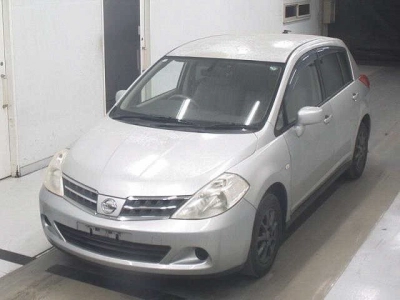 NISSAN TIIDA