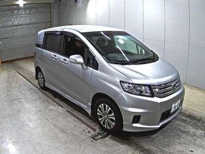 HONDA FREED SPIKE