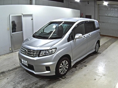 HONDA FREED SPIKE