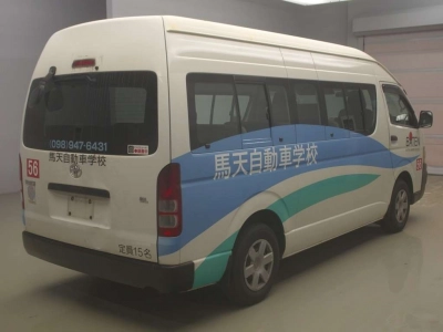 TOYOTA HIACE COMMUTER