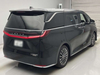 LEXUS LM