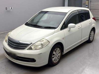 NISSAN TIIDA