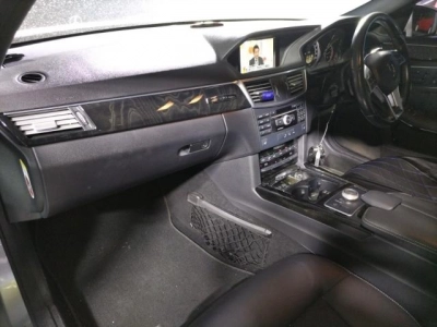 MERCEDES BENZ E CLASS