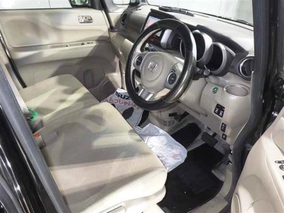 HONDA N BOX +