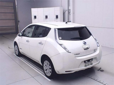 NISSAN LEAF