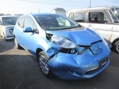 NISSAN LEAF