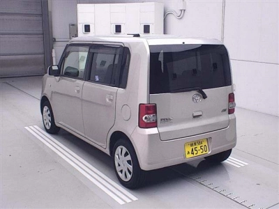 TOYOTA PIXIS SPACE