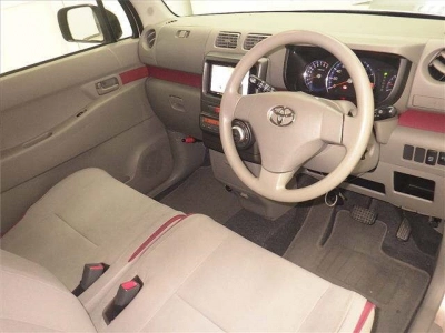 TOYOTA PIXIS SPACE