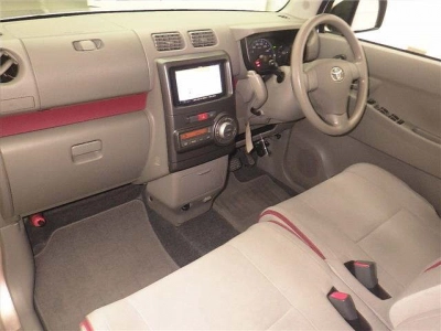 TOYOTA PIXIS SPACE