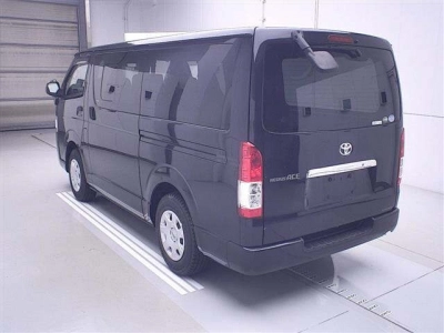 TOYOTA REGIUS ACE