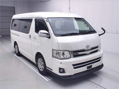 TOYOTA REGIUS ACE