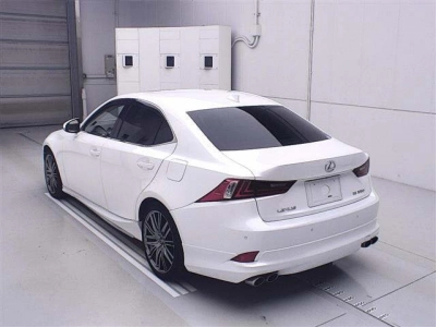 LEXUS IS
