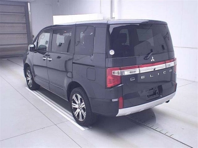 MITSUBISHI DELICA D:5