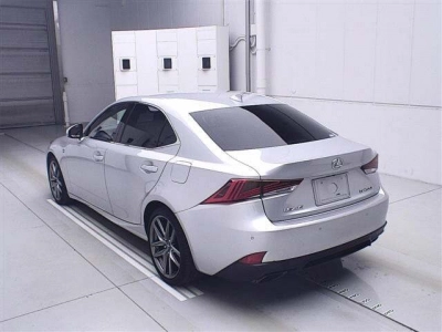 LEXUS IS