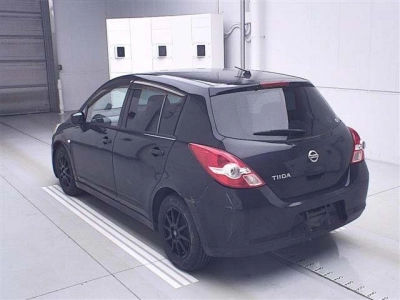 NISSAN TIIDA