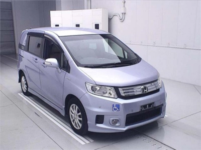 HONDA FREED SPIKE