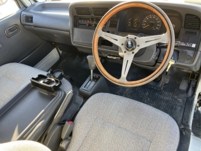 TOYOTA HIACE COMMUTER