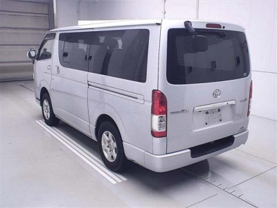 TOYOTA REGIUS ACE