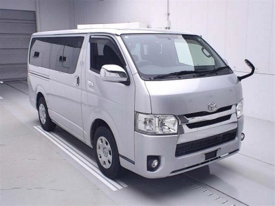 TOYOTA REGIUS ACE