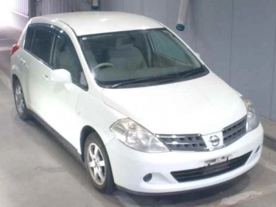 NISSAN TIIDA