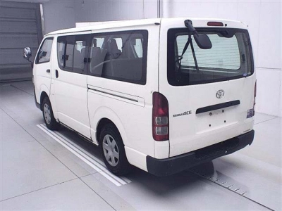 TOYOTA REGIUS ACE