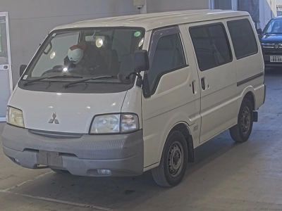 MITSUBISHI DELICA WAGON