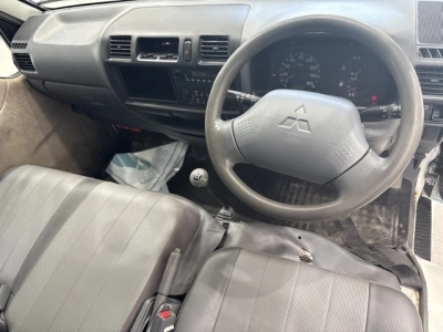 MITSUBISHI DELICA WAGON