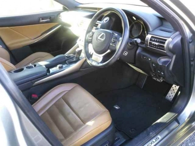 LEXUS IS