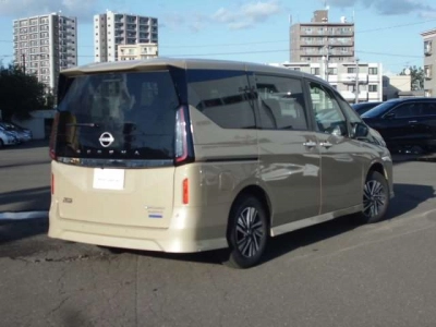 NISSAN SERENA