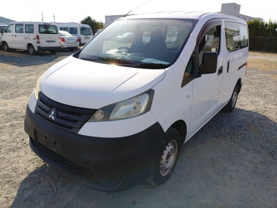 MITSUBISHI DELICA WAGON