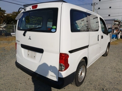 MITSUBISHI DELICA WAGON