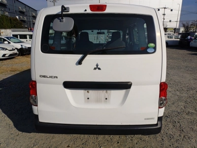 MITSUBISHI DELICA WAGON