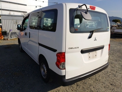 MITSUBISHI DELICA WAGON
