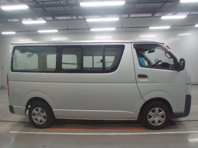TOYOTA REGIUS VAN