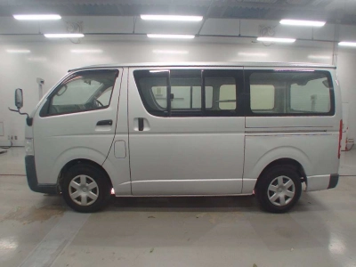 TOYOTA REGIUS VAN